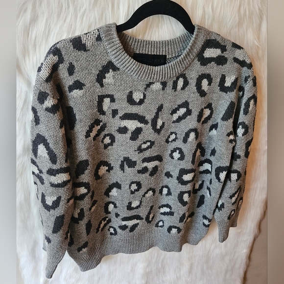 Kendall & Kylie Gray Leopard Knit Sweater - Picture 2 of 6